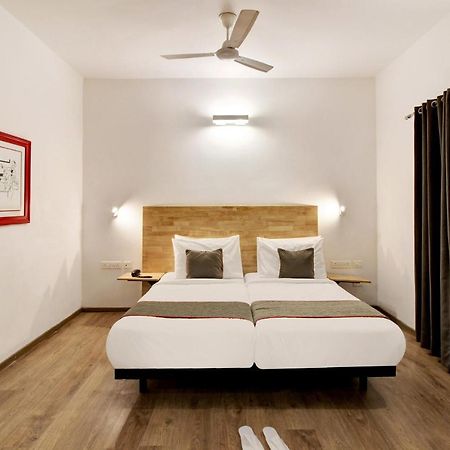 Oyo Townhouse 9 Hitech City Хайдарабад Экстерьер фото
